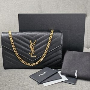 CLASSIC CASSANDRE CHAIN WALLET IN GRAIN DE POUDRE LEATHER IN BLACK IN MEDIUM SIZ